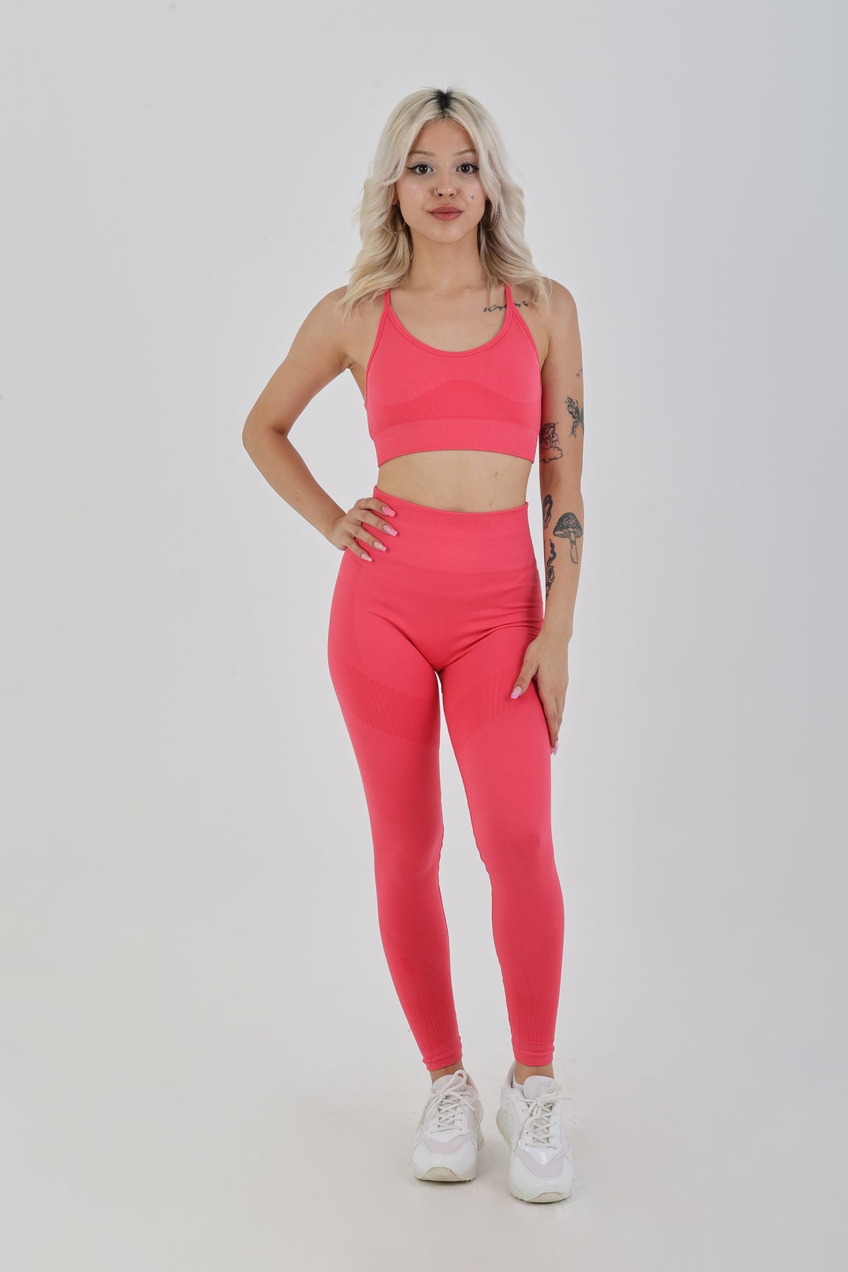 Raspberry Seamless Spor Takım – Yüksek Bel Push-Up Tayt & Destekleyici Spor Bra | Nefes Alabilir & Şık Tasarım