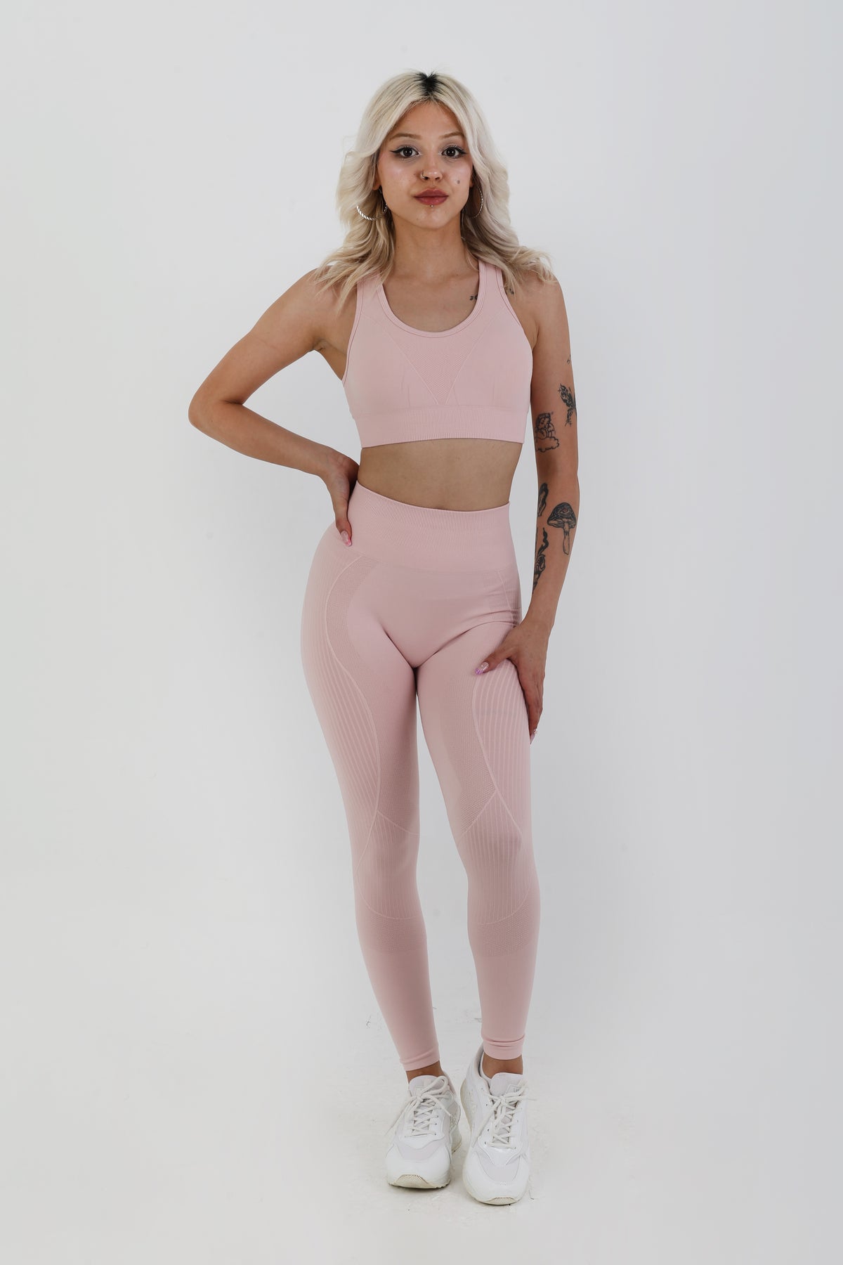 Rose Shadow Seamless Spor Takım – Yüksek Bel Toparlayıcı Tayt & Destekleyici Büstiyer | Push-Up Etkili & Nefes Alır