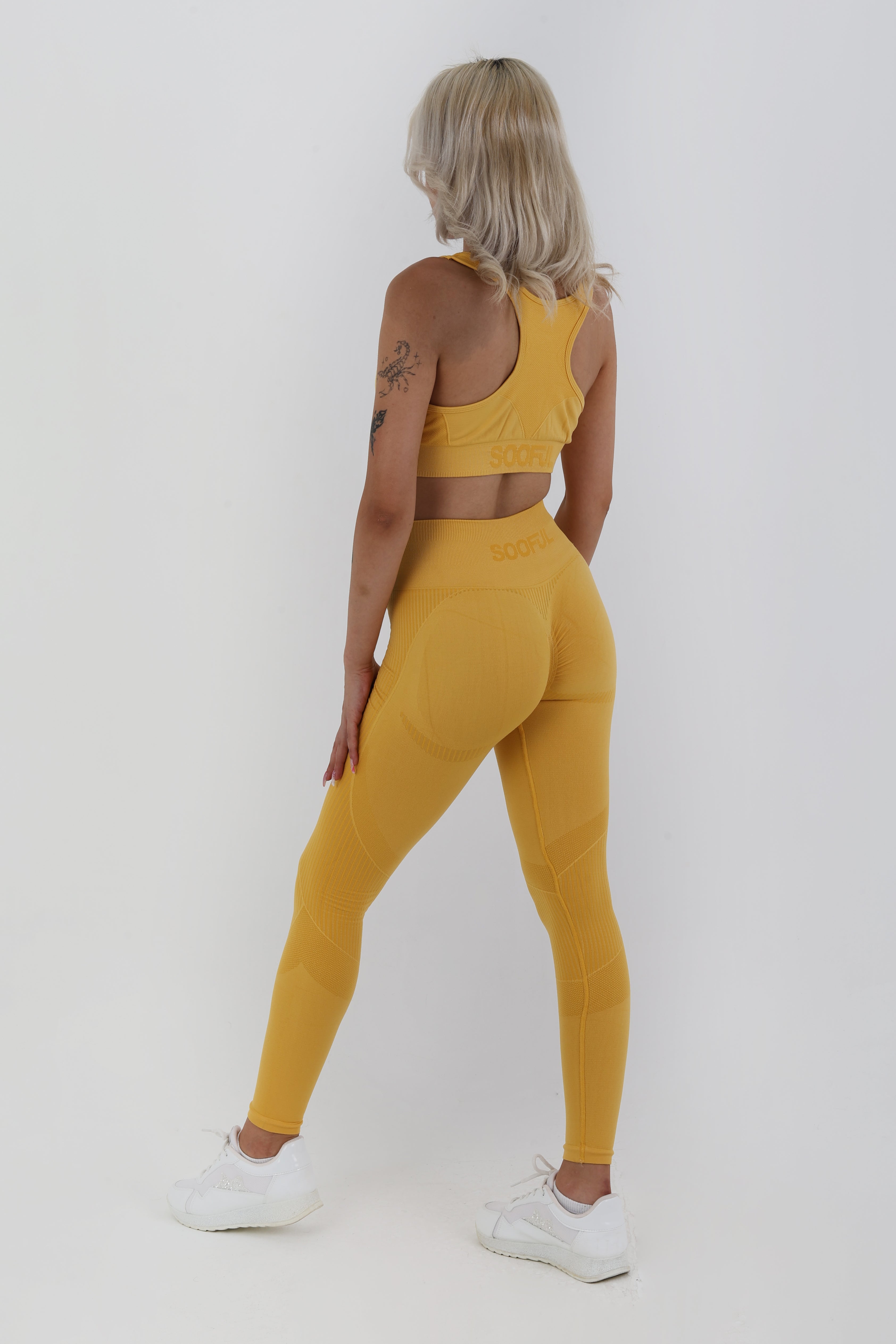 Daffodil Seamless Spor Takım – Yüksek Bel Push-Up Tayt & Destekleyici Spor Bra | Şık & Nefes Alabilir Kumaş